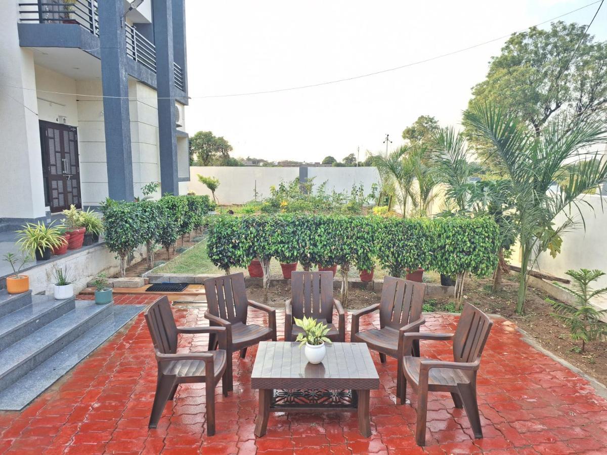 Keen Leopard Homestay Jawai Bandh Extérieur photo